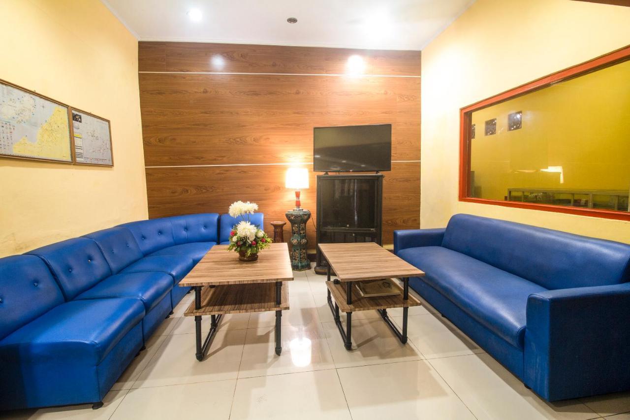 Oyo 3104 Wisata Hotel Амбон Экстерьер фото