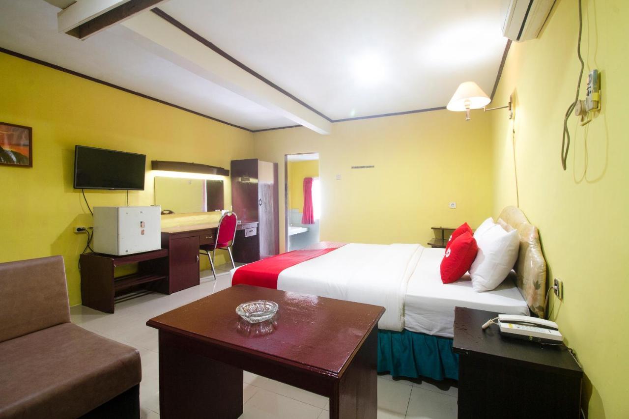 Oyo 3104 Wisata Hotel Амбон Экстерьер фото